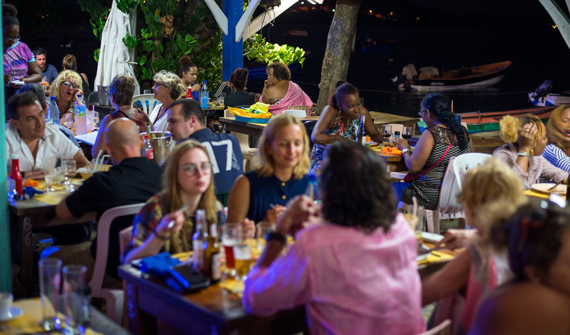 La Baraqu'Obama Bar, Restaurant, Grill vid stranden i Sainte-Luce, Martinique