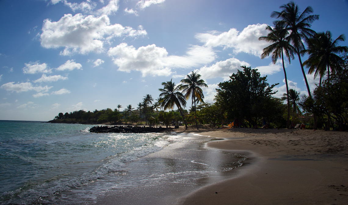 Kvällsljus över stranden Plage de Gros Raisin, Sainte-Luce, Martinique