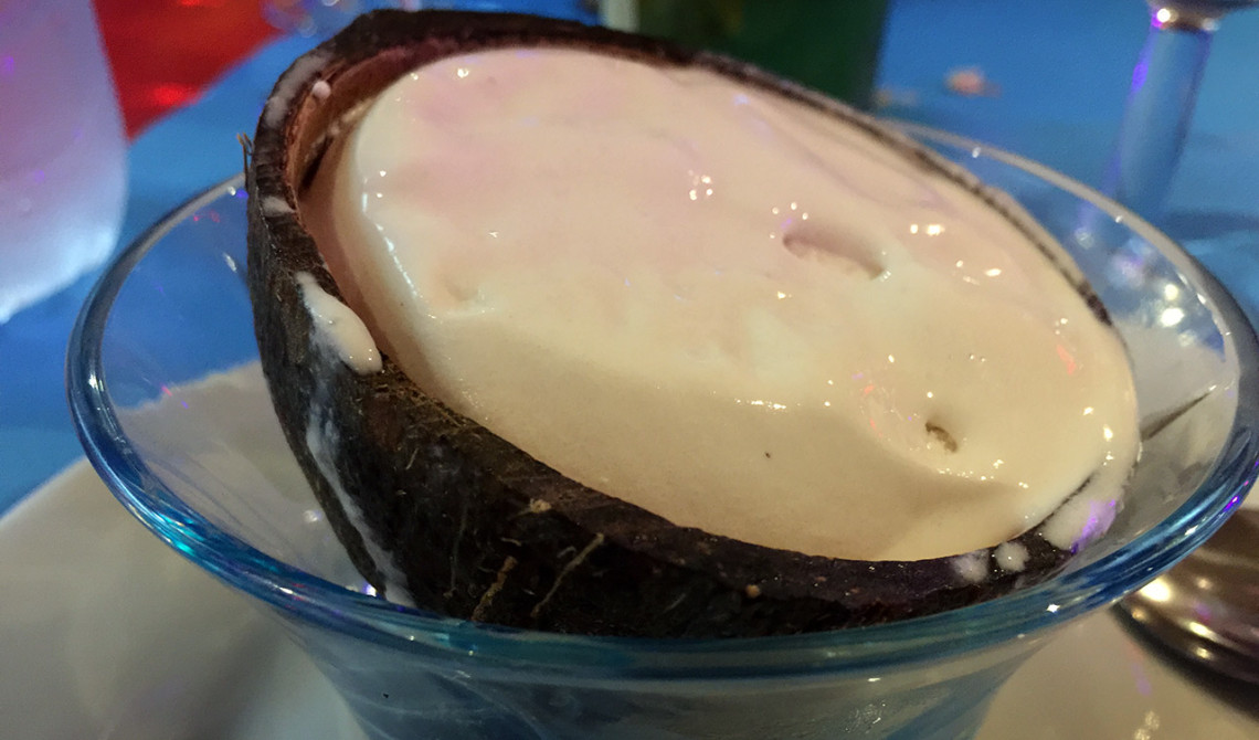Mycket god kokosnötsglass till dessert på Chiche Restaurant i Sainte-Luce, Martinique