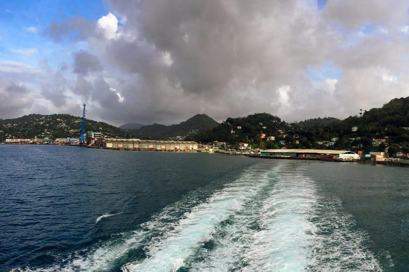 Färjan lämnar Castries, Saint Lucia