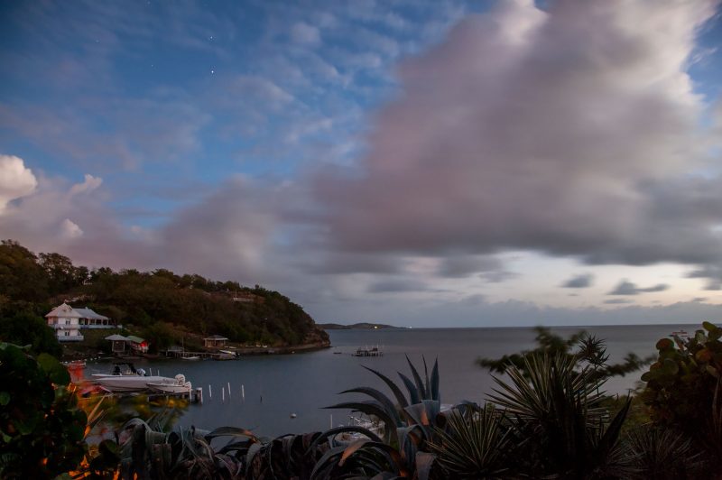 Tidig morgon vid Le Cap Est Lagoon Resort, Martinique