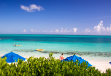Vacker vy över strand och hav från frukosten på Windsong Resort, Turks & Caicos
