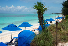 Vy över stranden utanför Windsong Resort, Turks & Caicos