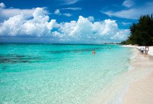 En av många vackra stränder - denna utanför Windsong Resort, Turks & Caicos
