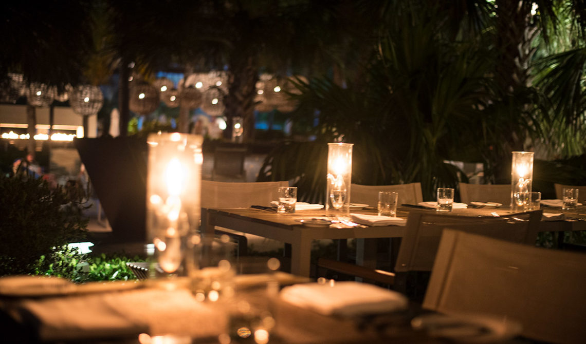 Mysigare miljöer för middag får man leta efter. Grace Bay Club på Turks & Caicos är fantastiskt ställe för en drink eller middag