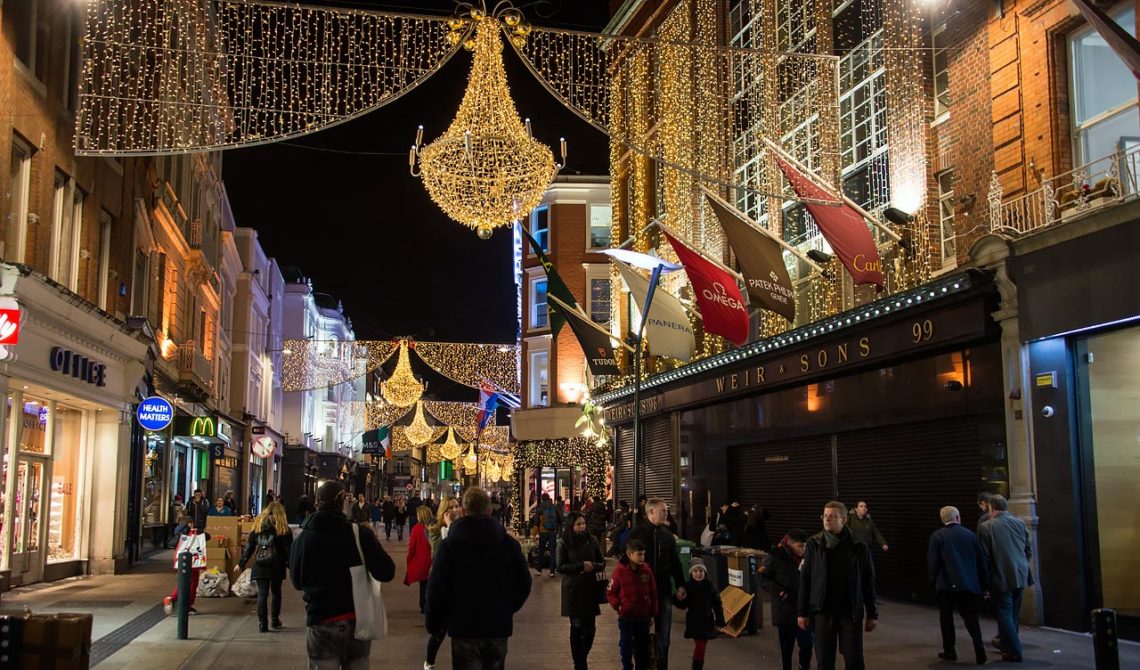 Shoppinggatan Grafton Street kvällstid
