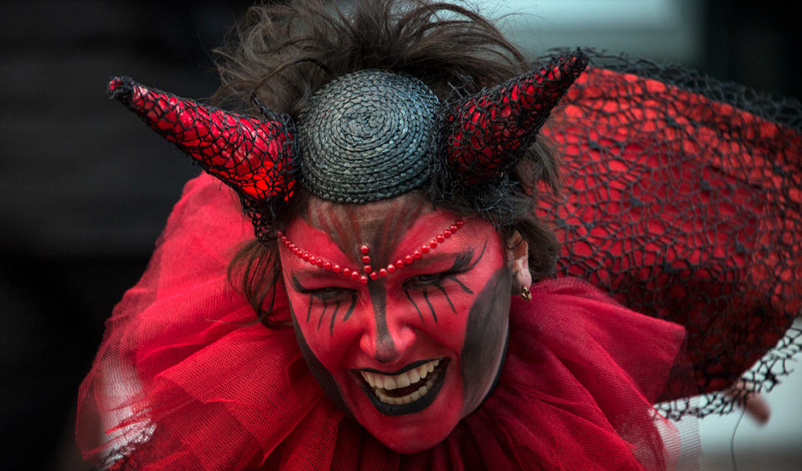 En demon i Dublin i samband med nyårsfirande