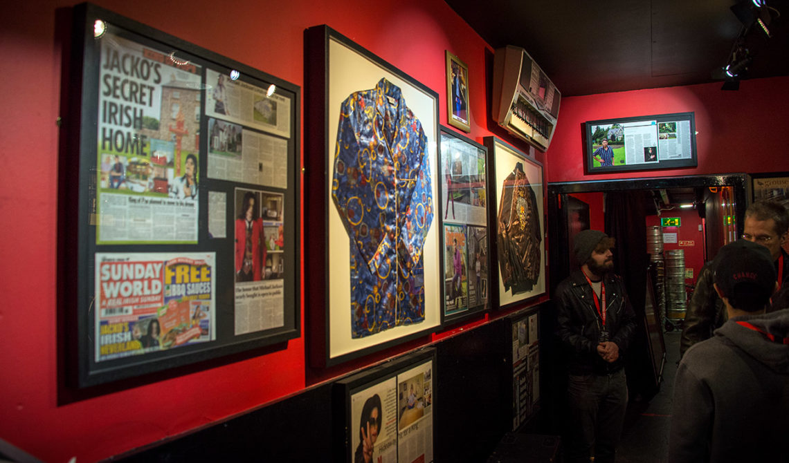 Michael Jackson var en av många artister som arbetat med sin musik i Dublin. Bilder och en inramad jacka finns på Irish Rock N Roll Museum Experience i Dublin