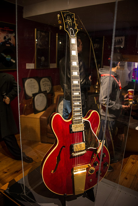 Phil Lynotts Bas på The Irish Rock n Roll Museum Experience Dublin