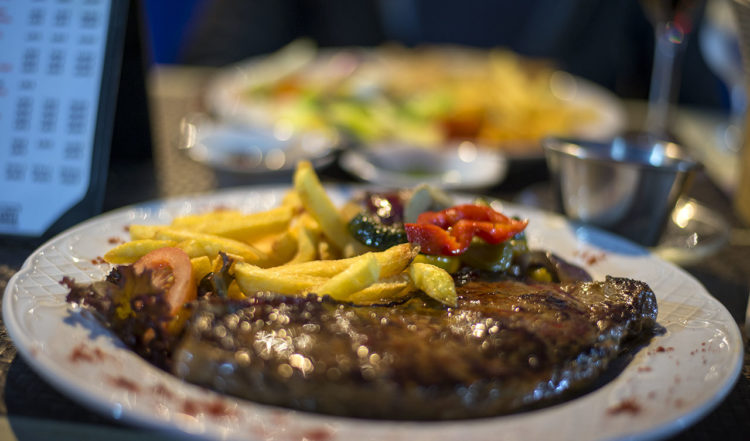 Entrecote serverad på La Casita i Sabinillas