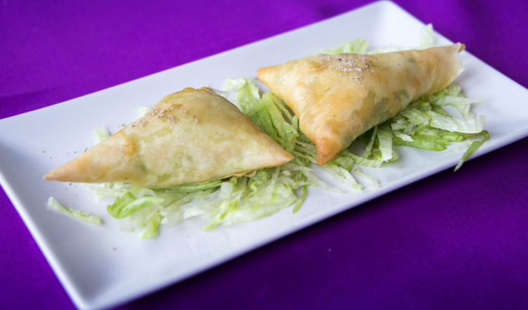 Samosas till förrätt på Taj Mahal Restaurang i La Duquesa