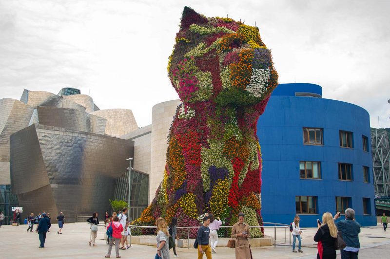 Puppy, 13 meter flower covered terrier by Jeff Koons, Bilbao