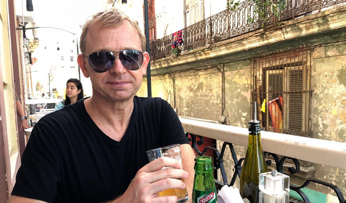 Lars på Restaurant Esquina de Cuba i gamla stan av Havanna