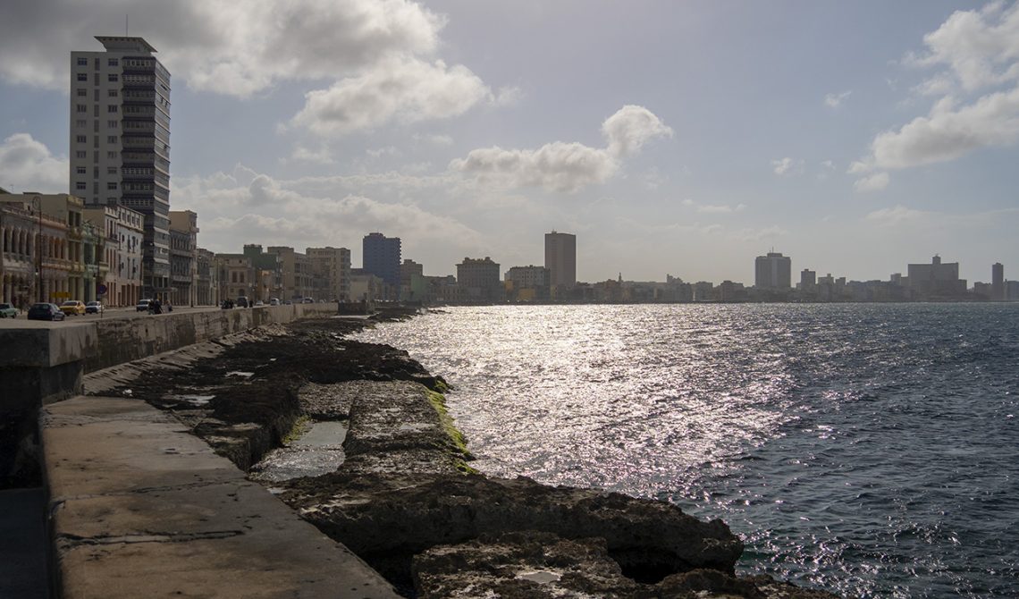 Längst med Malecón i Havanna