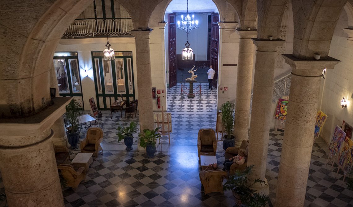 Vackra Hotel Florida i gamla stan i Havanna